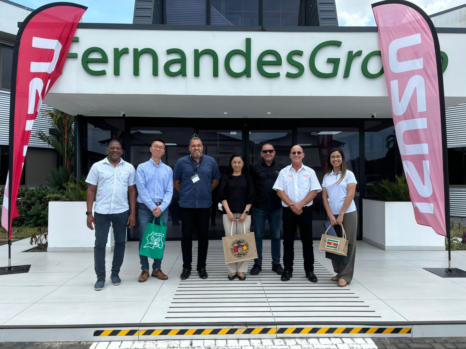 Eervol Bezoek van Isuzu Latijns-America Corporation (ILAC) aan Fernandes Autohandel