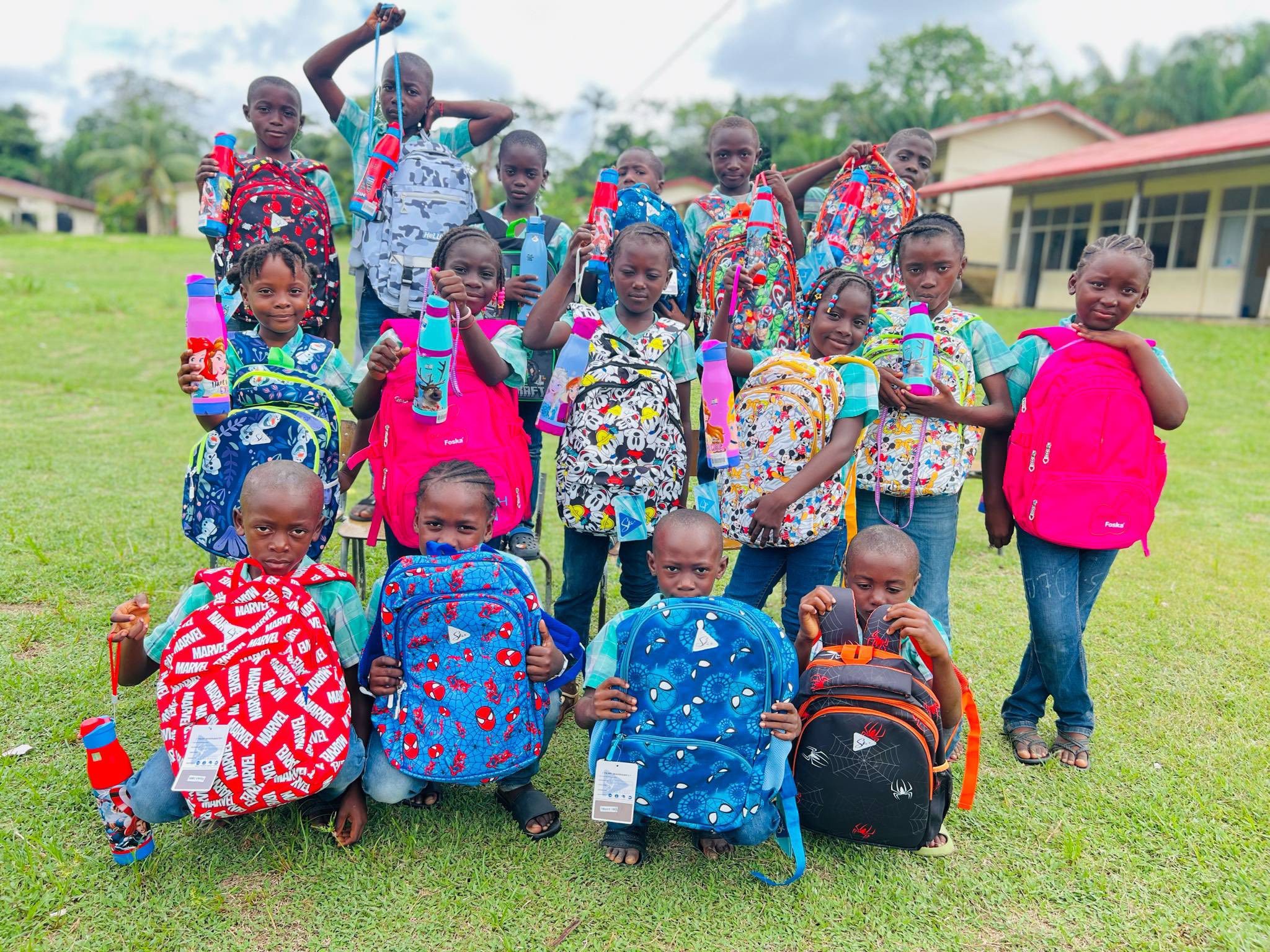 Liefde in actie: Fernandes Autohandel steunt school in het binnenland